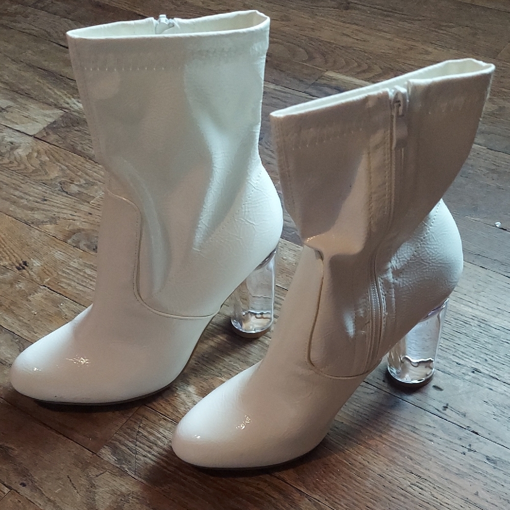 4 For $12 Forever 21 White Heeled Boots Sleek Design